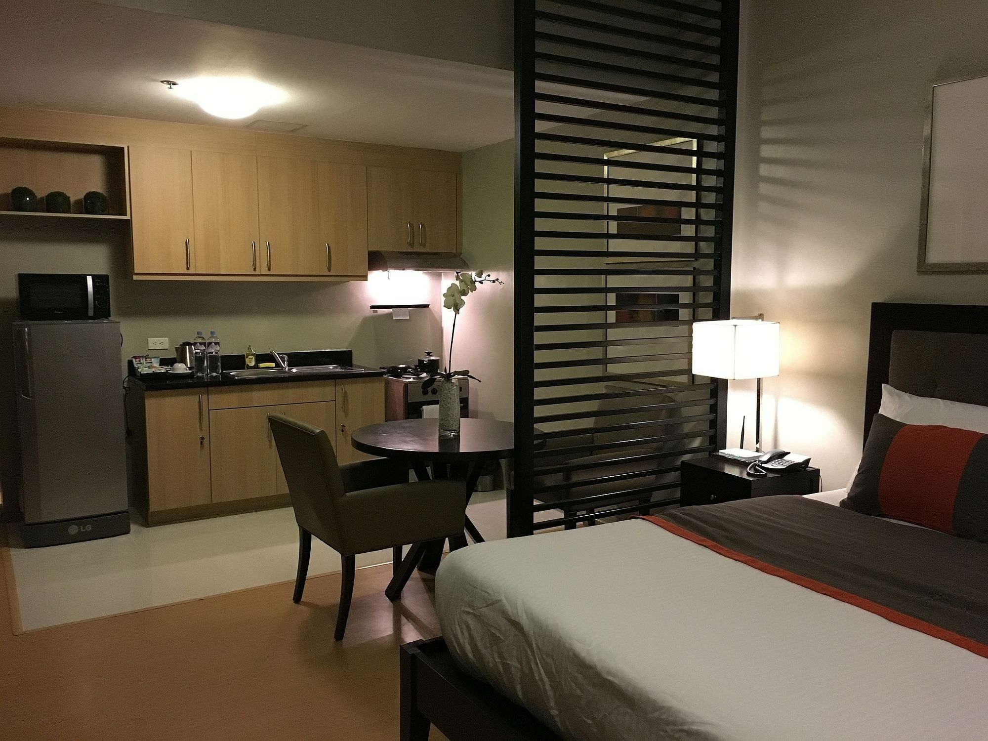 Avant Serviced Suites - Personal Concierge Манила Екстериор снимка